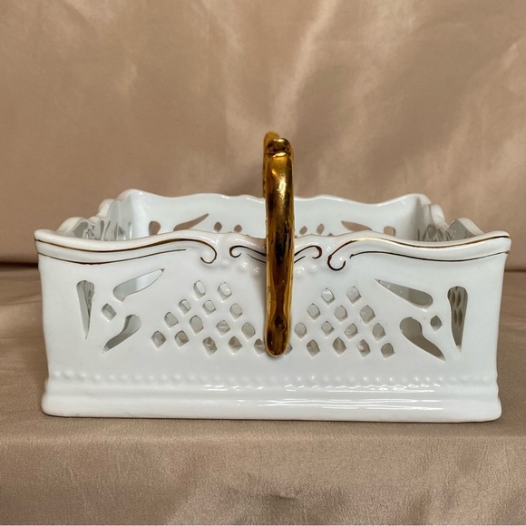 Porcelain Treasures White & Gold Napkin Holder - Picture 4 of 9